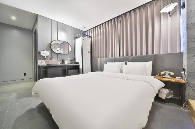 Gimpo Gray Hotel Room photo
