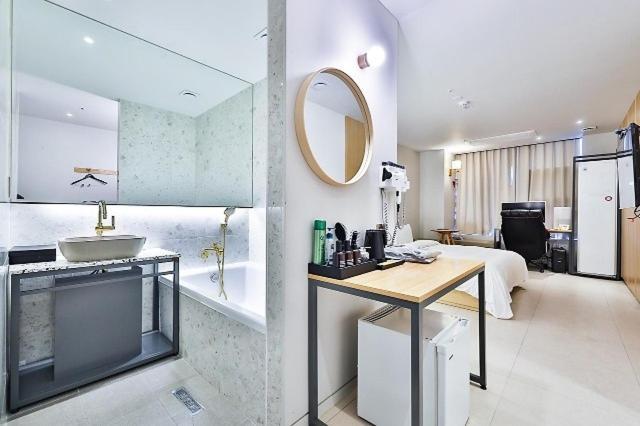 Gimpo Gray Hotel Room photo