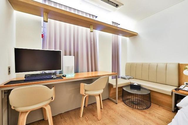 Gimpo Gray Hotel Room photo
