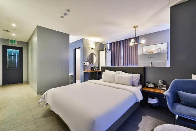 Gimpo Gray Hotel Room photo