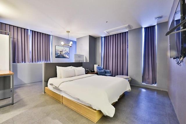Gimpo Gray Hotel Room photo